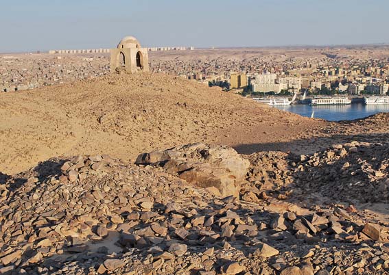 Grinding stone quarry at the top of Gebel Qubbet el-Hawa