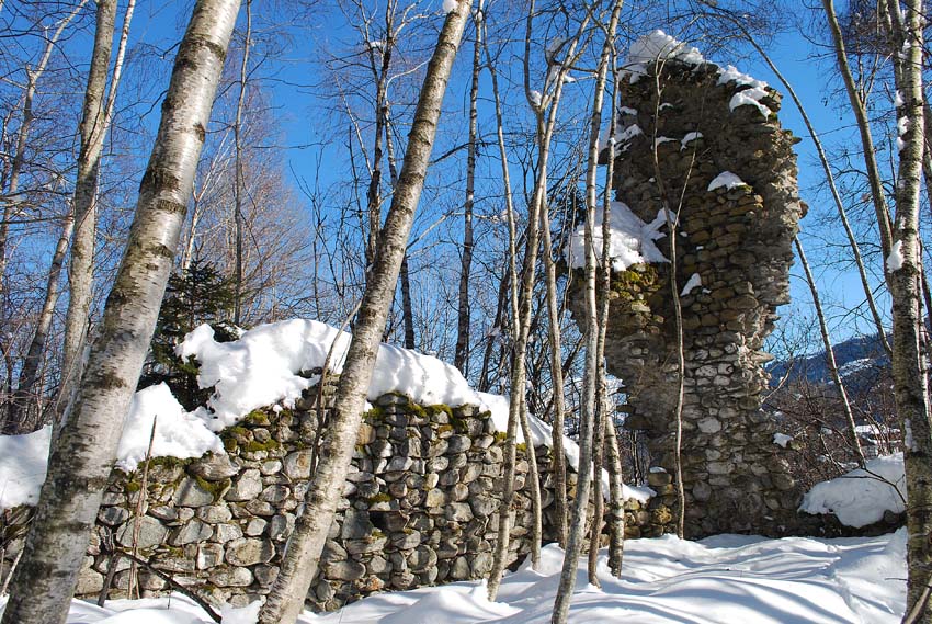 One of the last "Mauerzähne" left at Swiss medieval castle ruins - at Grünenfels in Graubünden