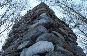 The outer part of the "Mauerzahn" with quoins made from green metaconglomerate (Verrucano)