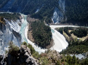 Ruinaulta or the Rhine gorge, cutting through 10 cubic kilometres of rock debris from the Flims rockslide. Photo by Adrian Michael, from http://en.wikipedia.org/wiki/File:Flims_Conn.jpg