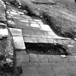 Nidarholm kloster (Munkholmen): Hellegulv fra tidlig 1100-tall. Foto: Øivind Lunde