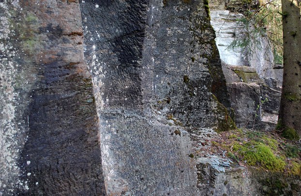 TThe 12th century greenschist (chlorite schist) quarry at Øysanden, 17 km south of Trondheim. It was used for building Nidaros cathedral, but did it have a history beyond the Middle Ages? Photo: Per Storemyr