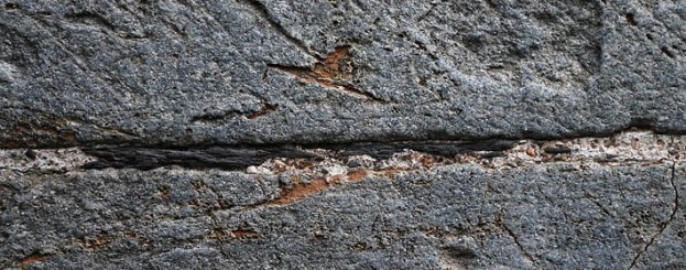 Another view of pinning stone of black slate in the joints of Gothic masonry at Nidaros Cathedral. The joint is about 5 mm wide. Photo: Per Storemyr