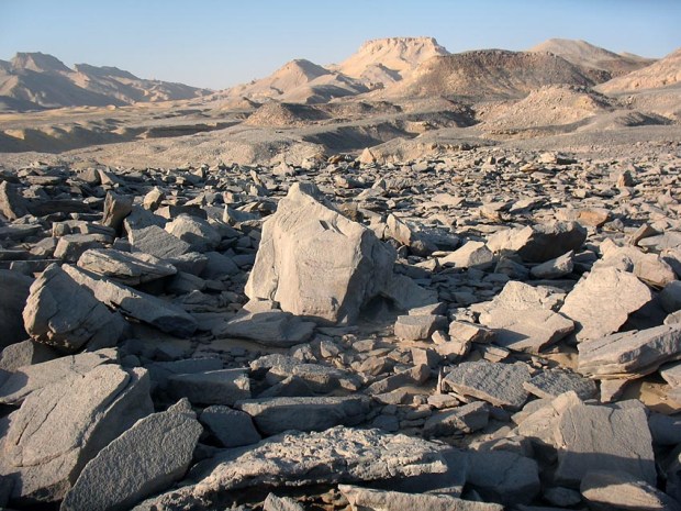 A grinding stone quarry at the north scarp of the Kharga Oasis in the Egyptian Sahara. Discovered by tracing flint hammerstones. Photo: Per Storemyr