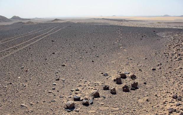 Flint hammerstones on the alluvial terrace we walked in Kharga. Photo: Per Storemyr
