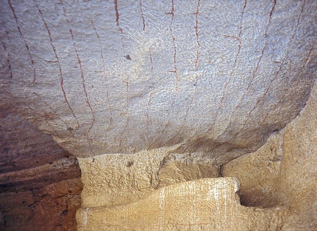 Ceiling full of red lines in a gallery at the Wadi el-Muluk quarry, probably marking how the extraction of stone went on back in the New Kingdom. Photo: Per Storemyr
