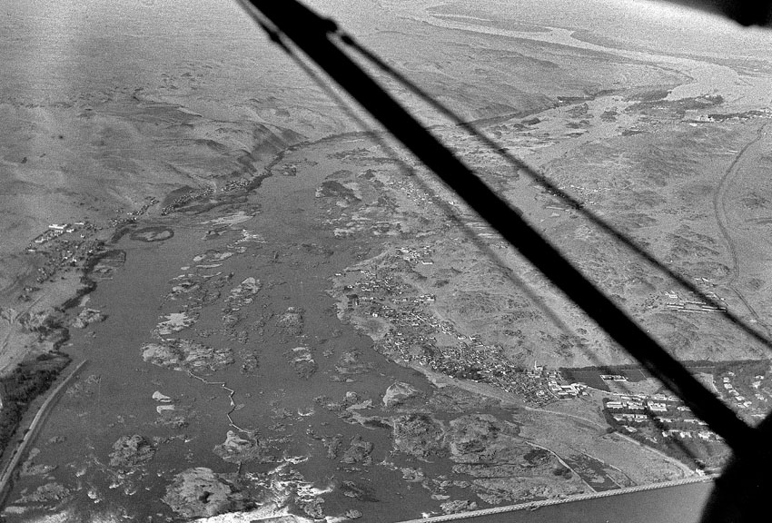 Aerial view of the First Nile Cataract in 1936. The Old Aswan Dam in front, by then tiny Aswan City top right and the desert at Gharb Aswan at left. Source: Library of Congress.