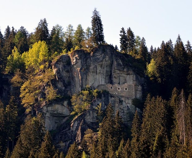 Pinned to the cliff: Kropfenstein medieval cave castle. Photo: Per Storemyr