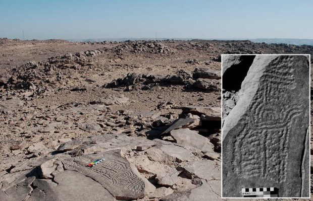 The unique geometric rock art motif at location ATB 14 at el-Hosh in Upper Egypt. Photos: Per Storemyr