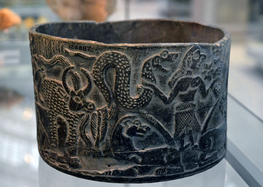 Mesopotamia, or rather the British Museum. Soapstone (or rather chlorite schist) vessel brought in from Iran in the middle of the third millennium BC. Photo: Per Storemyr.