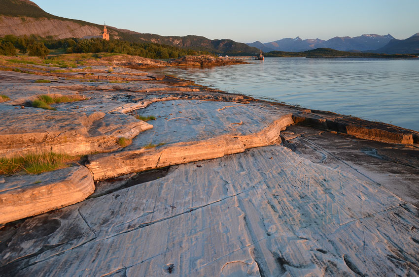 Norway: Looking for marble quarries along the stony beaches in the northern part of the country. This work was part of a great workshop at the Gildeskål medieval church. Photo: Per Storemyr.