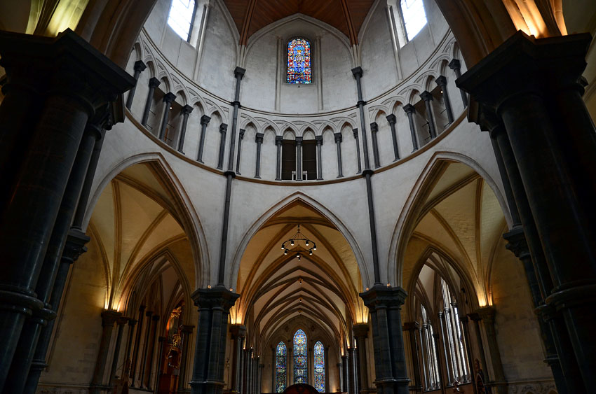 UK: Since I'm fond of Purbeck marble, I just had to visit Temple Church in London. Well, it was destroyed during the war, but reconstructed with the medieval array of Purbeck marble columns. Photo: Per Storemyr.