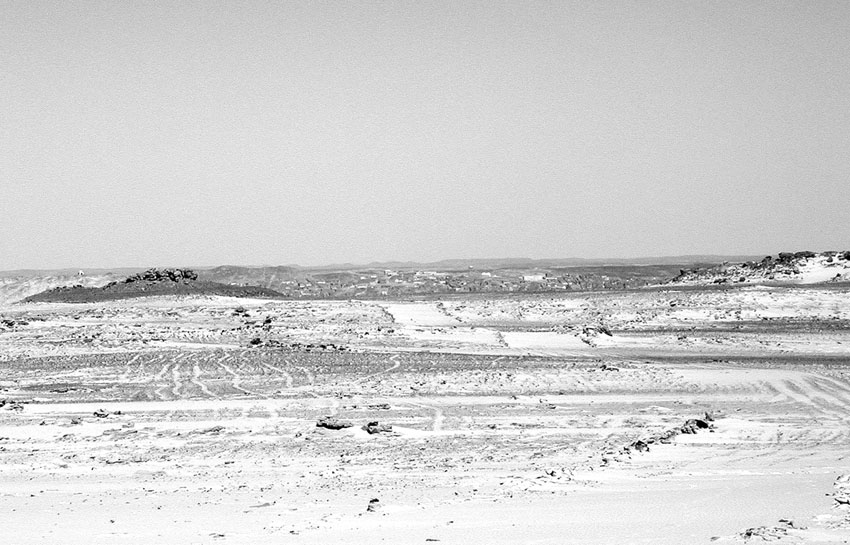 El-Deir Road and accompanying camel paths at the eastern margin of the Gallaba Pediplain, heading towards one of the peaks at Gebel Sidi Osman. Gebel Tingar can be seen to the extreme right. Photo: Per Storemyr