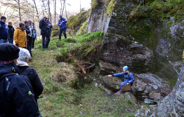 A symbol of integration with the local community: Hyllestad school children acting as guides for an international audience. Photo by Per Storemyr