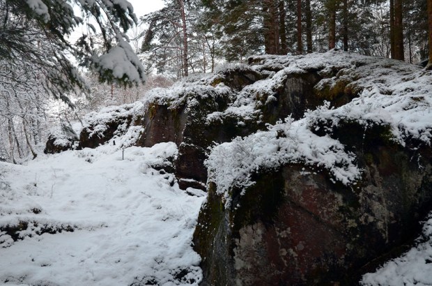 Quarry walls in the Millstone Park at Hyllestad. Photo by Per Storemyr