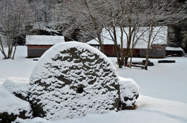The main symbol welcoming visitors in the Millstone Park: A millstone, put up when the Norwegian Queen inaugurated the Park back in 2002. Photo by Per Storemyr
