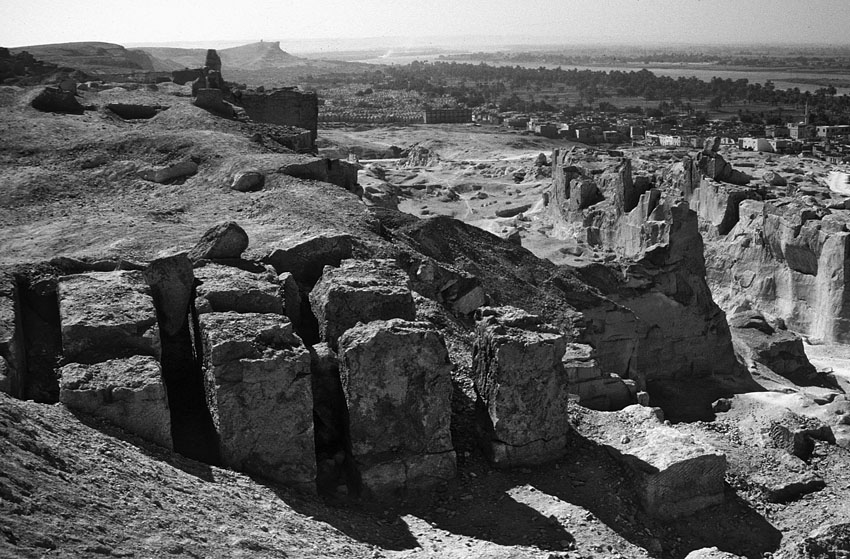 Large limestone blocks with wide separation trenches in the New Kingdom Sultan Pasha quarry near el-Minya. Photo by JAMES HARRELL.
