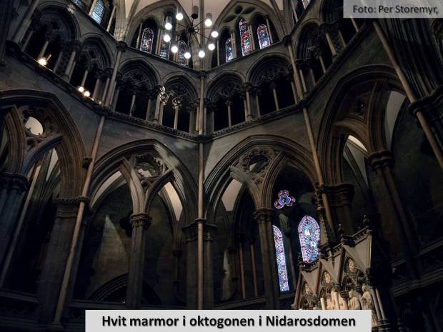 Det indre av oktogonen på Nidarosdomen. Her kom hvite marmorsøyler først på plass mot slutten av 1100-tallet - og tradisjonen fortsatte under ombygginger utover 1200-tallet.