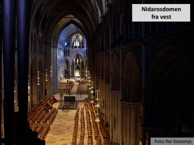 Kirkerommet i Nidarosdomen sett fra vest. Her er det mye marmor: Pilarer i hvit marmor fra Sparbu og golv i rødlig marmor fra Fauske er bare to av dem!