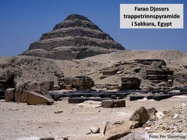 Hvor det hele startet: Farao Djosers trappetrinnspyramide i Sakkara i Egypt - bygd for nesten 5000 år siden. Dette er Nidarosdomens grunnfjell.