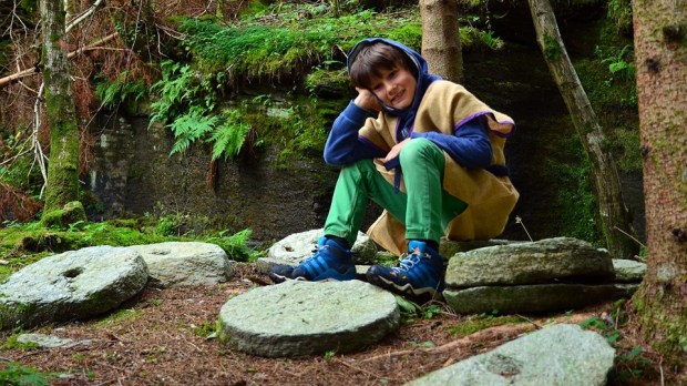 Hyllestad is renowned for its millstone quarries; the largest stone quarry landscape from the Viking Age and Middle Ages in Northern Europe. Our museum, Millstone Park, is an outdoor museum showing the millstone landscape to the public. Garnet micaschist was the stone for millstones!