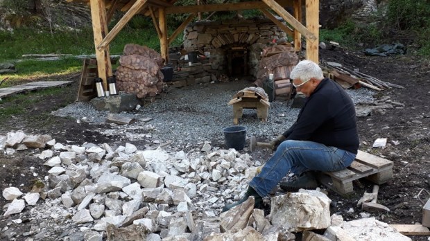 Leif on producting suitable blocks and pieces of marble for filling the kiln.