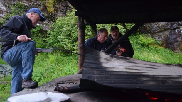 We stuck to our aim of measuring temperatures every hour! Jobjørn, Gunnar and Kjell Magnar at work.