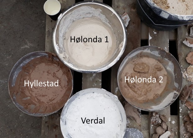 KALKMANGFOLD: Eksperimentell produksjon av kalk på gammelmåten gir et stor mangfold i kvalitet av lesket kalk – noe helt annet enn hva industriell produksjon kan varte opp med. Foto: Per Storemyr