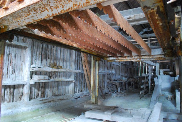 Rammesag for oppskjæring av store kleberbloker i Saghuset på Sagflaten: Foto: Per Storemyr (2018)