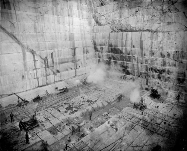 Klebersteinsbrudd i Schuyler, Virginia ca. 1915. Foto: Holsinger, Rufus W, nå i University of Virginia Library.