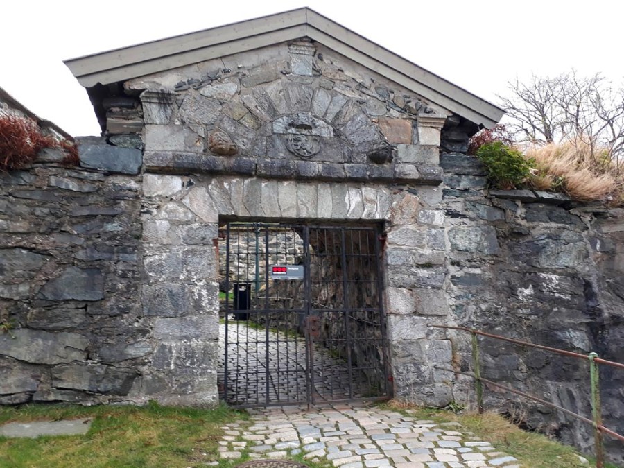 Excursion to monuments in Bergen, here 18th century Fredriksberg fort. Photo by Per Storemyr
