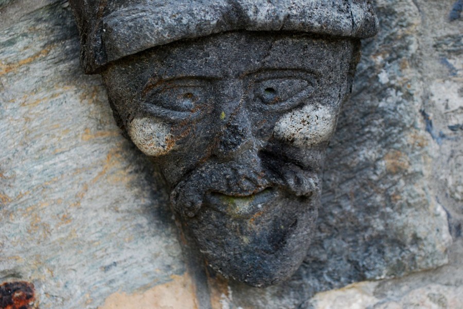 Cleaning tests! Removing algae with a soft tooth brush at soapstone sculpture, Rosenkrantz Tower, Bergen. Work for Statsbygg/Forsvarsbygg. Photo by Per Storemyr