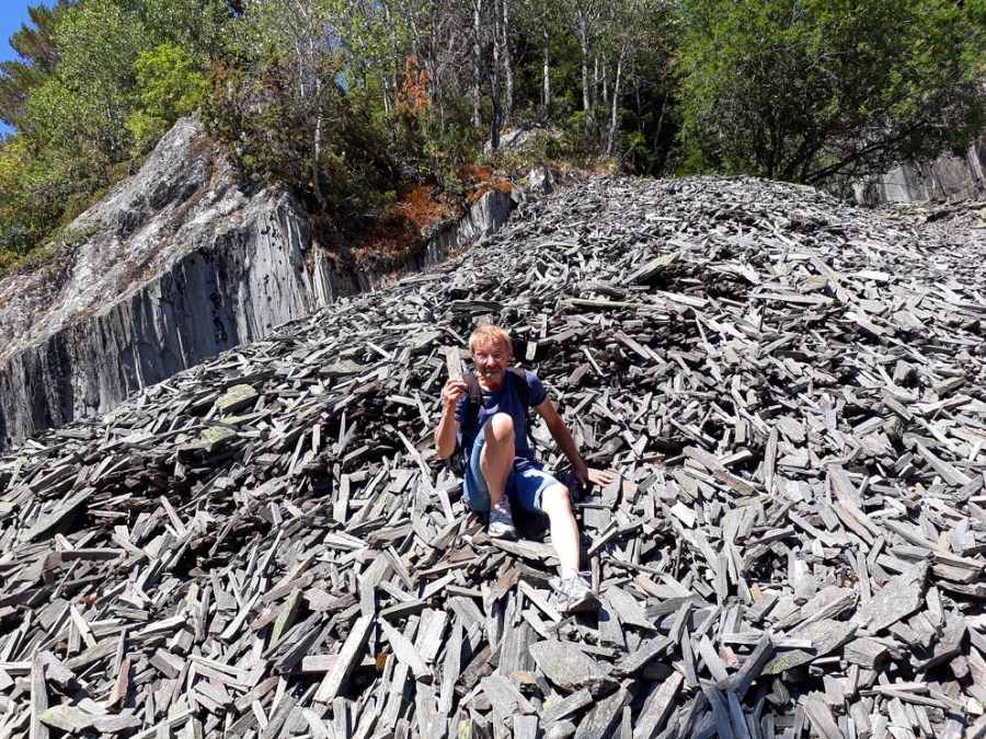 In a sea of whetstone blanks. Excursion to the great old quarries at Eidsborg, Telemark. Photo by Tarald Storemyr
