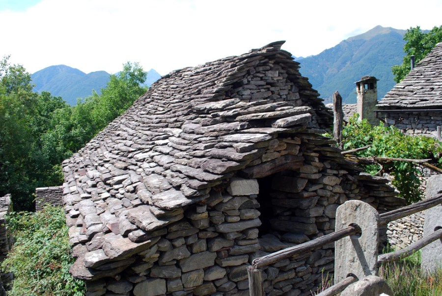 Excursion to look at traditonal stone building in Piemonte, Italy. Photo by Per Storemyr