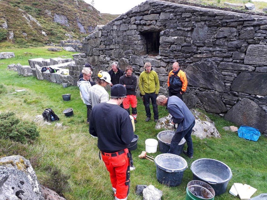 Practical course on using traditional lime mortar at Selja. Mixing mortar (hot mix). Supported by Selje municipality and the Directorate for Cultural