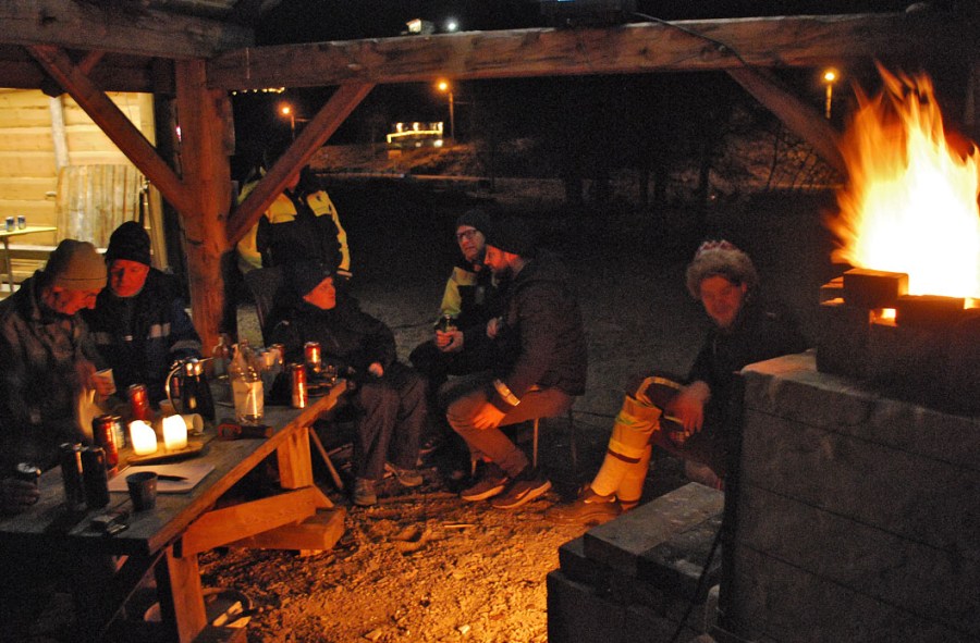 Brenning til seine natta! Foto: Per Storemyr