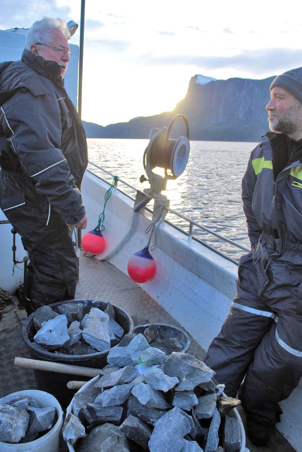 Så tøffer vi hjemover med en liten marmorlast med Sveinung som skipper. Foto: Per Storemyr