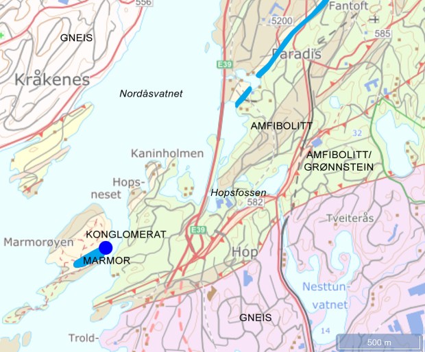Geologisk kart som viser kalkåren fra Marmorøyen og Paradis. Blått punkt er bruddet på Marmorøyen. Modifisert berggrunnskart fra NGU