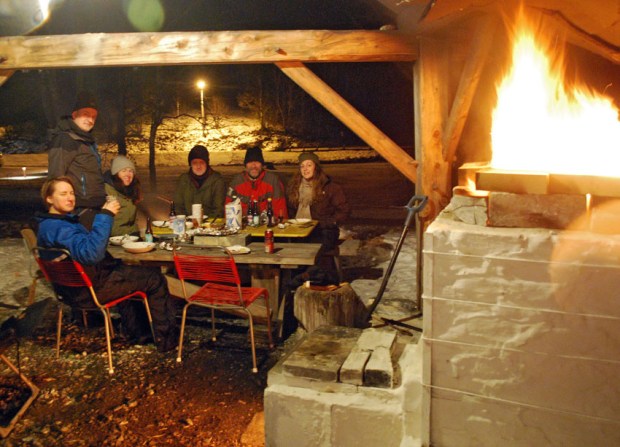 Kalkovnsområdet i Hyllestad for anledningen omgjort til gourmet-restaurant!