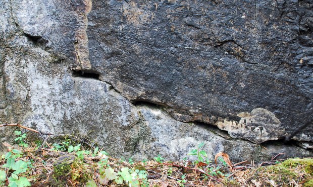 Store, hogde kilehull for uttak av marmorblokk