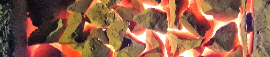 Ferdig brent, glødende kalk er vakker når topplokket av steinplater nettopp er fjernet og temperaturen forstatt nærmer seg 900 grader