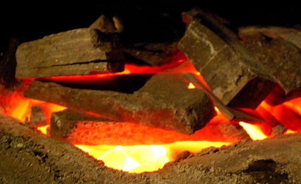 Det nærmer seg avslutning når kalken under topplokket er gulglødende