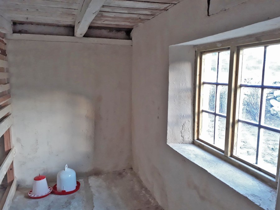 Hønsehus, Sunnfjord: Slemmet med lett beige Hyllestadkalk. Foto: Gunn Ida Svortevik