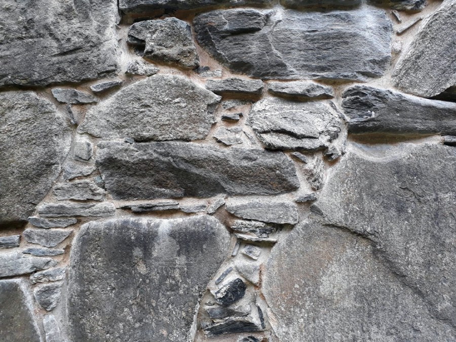 Selja kloster: Muverk spekket med Hyllestadkalk (utført av Bakken & Magnussen)