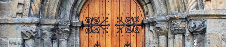 Sørportalen til Mariakirken i Bergen i oktober 2022. Foto: P. Storemyr