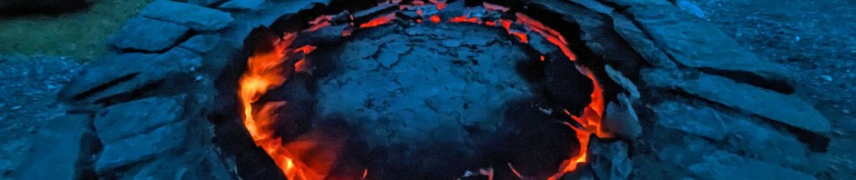 God glød på toppen av kalkovnen i Mosterhamn