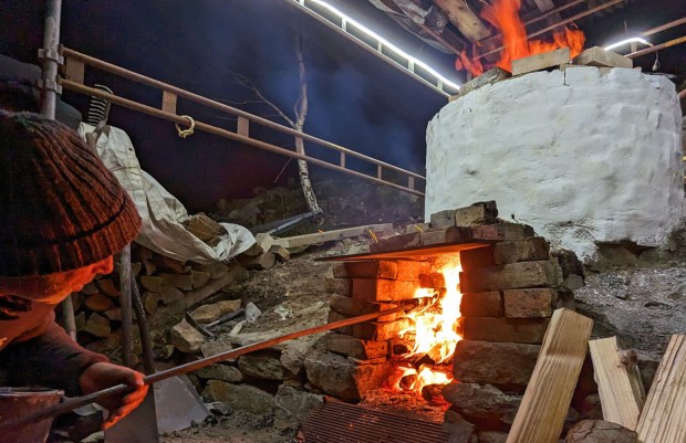 Sprengfyring i kalkovnen under kalkbrennerkurs i Tvedestrand.