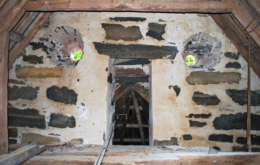 Talgje kirke: Meddratte fuger og puss fra middelalderen på gavlen mellom koret og apsis. Foto: Per Storemyr