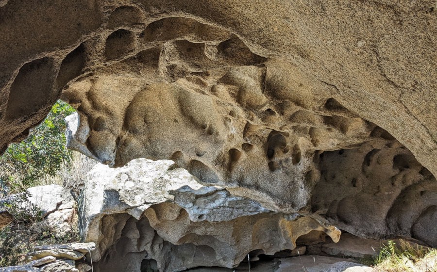 The backside of Capanna de Marco, with perhaps rather active tafoni weathering. Photo by Per Storemyr