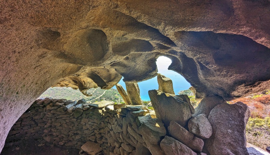 Inside Capanna de Marco, with big honeycombs in the roof, looking down to the Tyrrhenian Sea. Phot by Per Storemyr